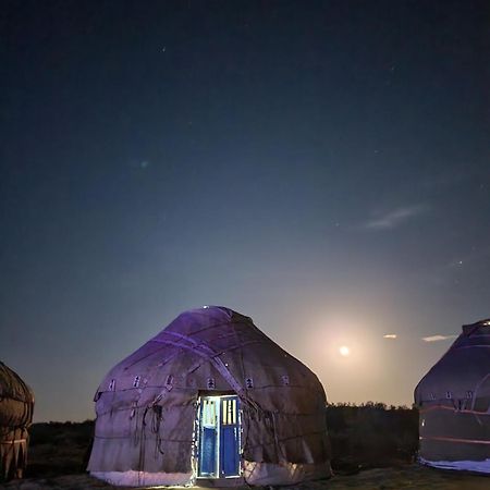 Hotel Authentic Uzbek Yurt Camp Eco-Friendly à Nurota Extérieur photo