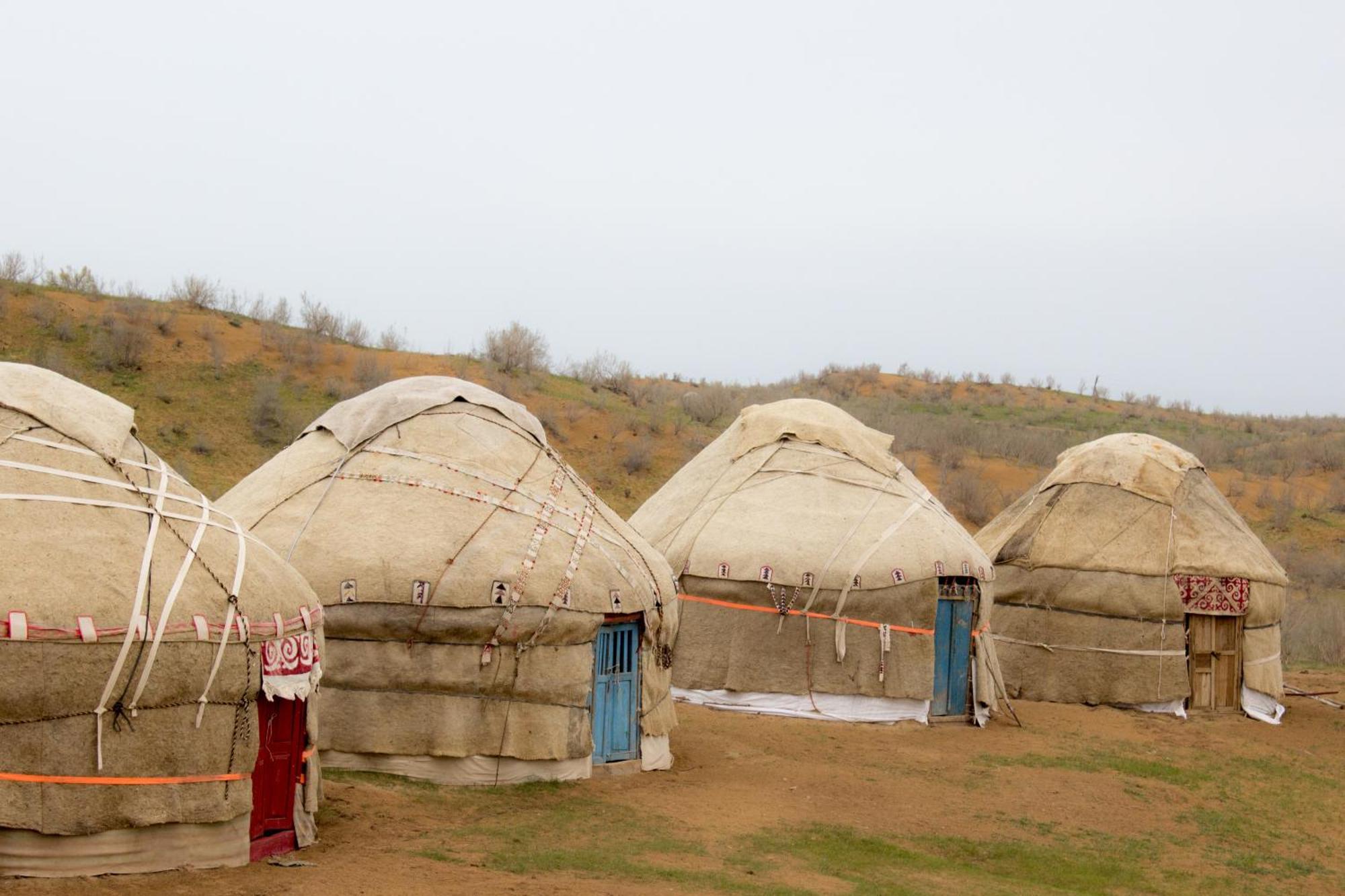 Hotel Authentic Uzbek Yurt Camp Eco-Friendly à Nurota Extérieur photo
