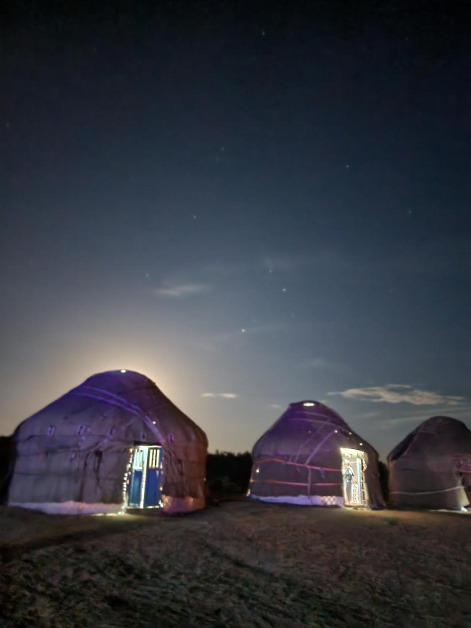 Hotel Authentic Uzbek Yurt Camp Eco-Friendly à Nurota Extérieur photo