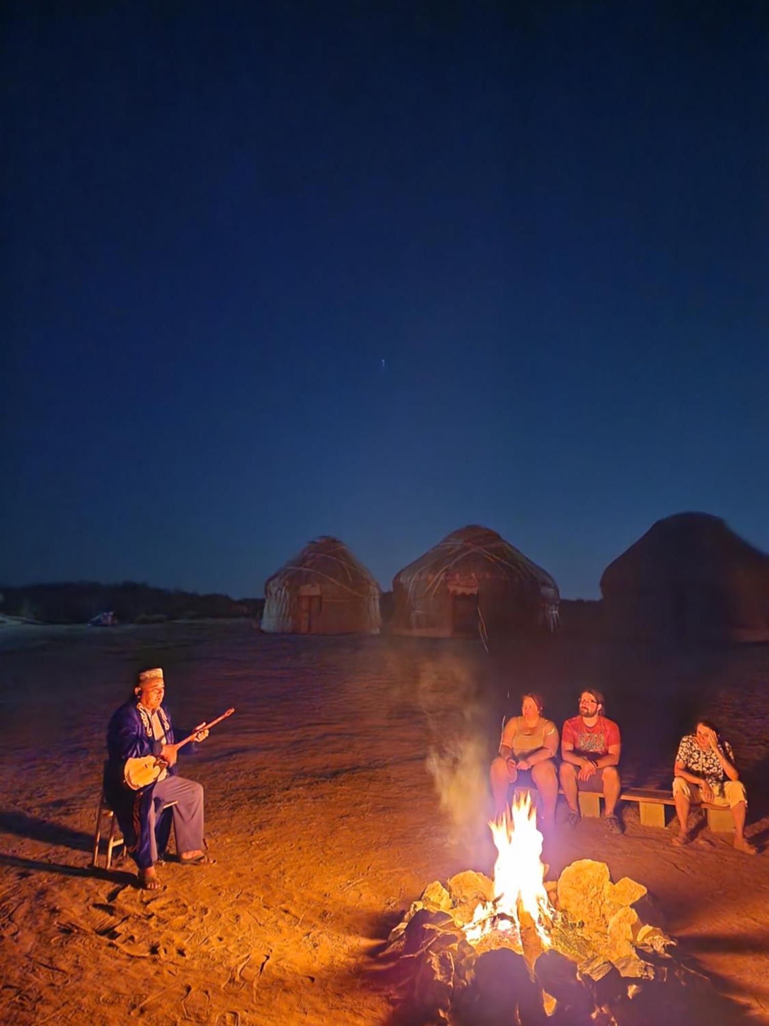 Hotel Authentic Uzbek Yurt Camp Eco-Friendly à Nurota Extérieur photo
