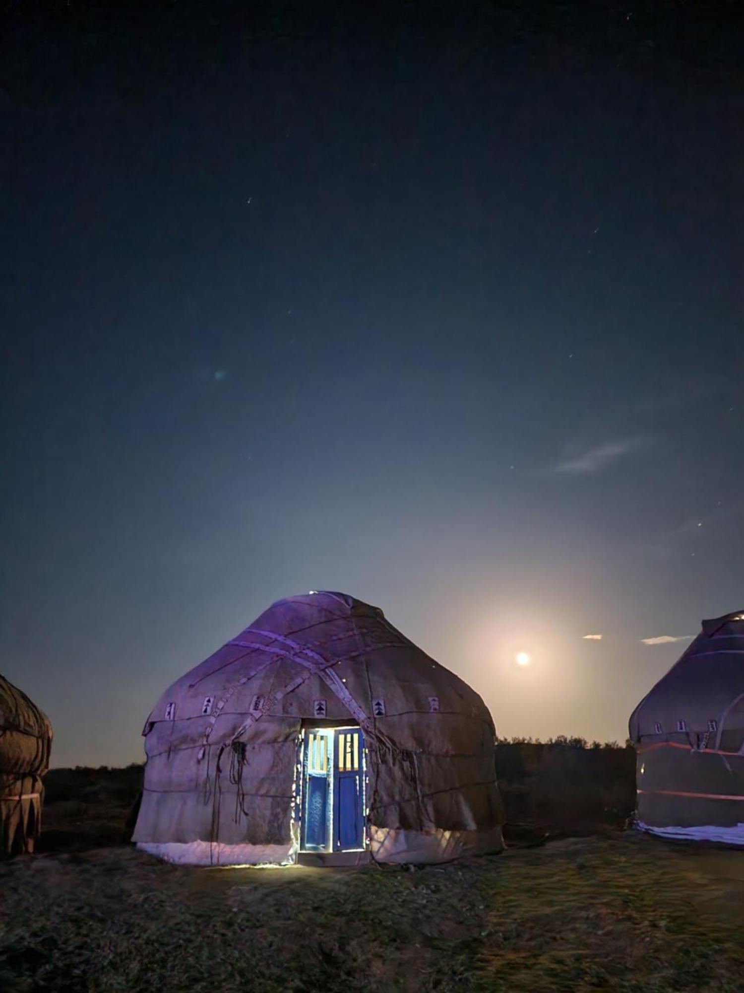 Hotel Authentic Uzbek Yurt Camp Eco-Friendly à Nurota Extérieur photo