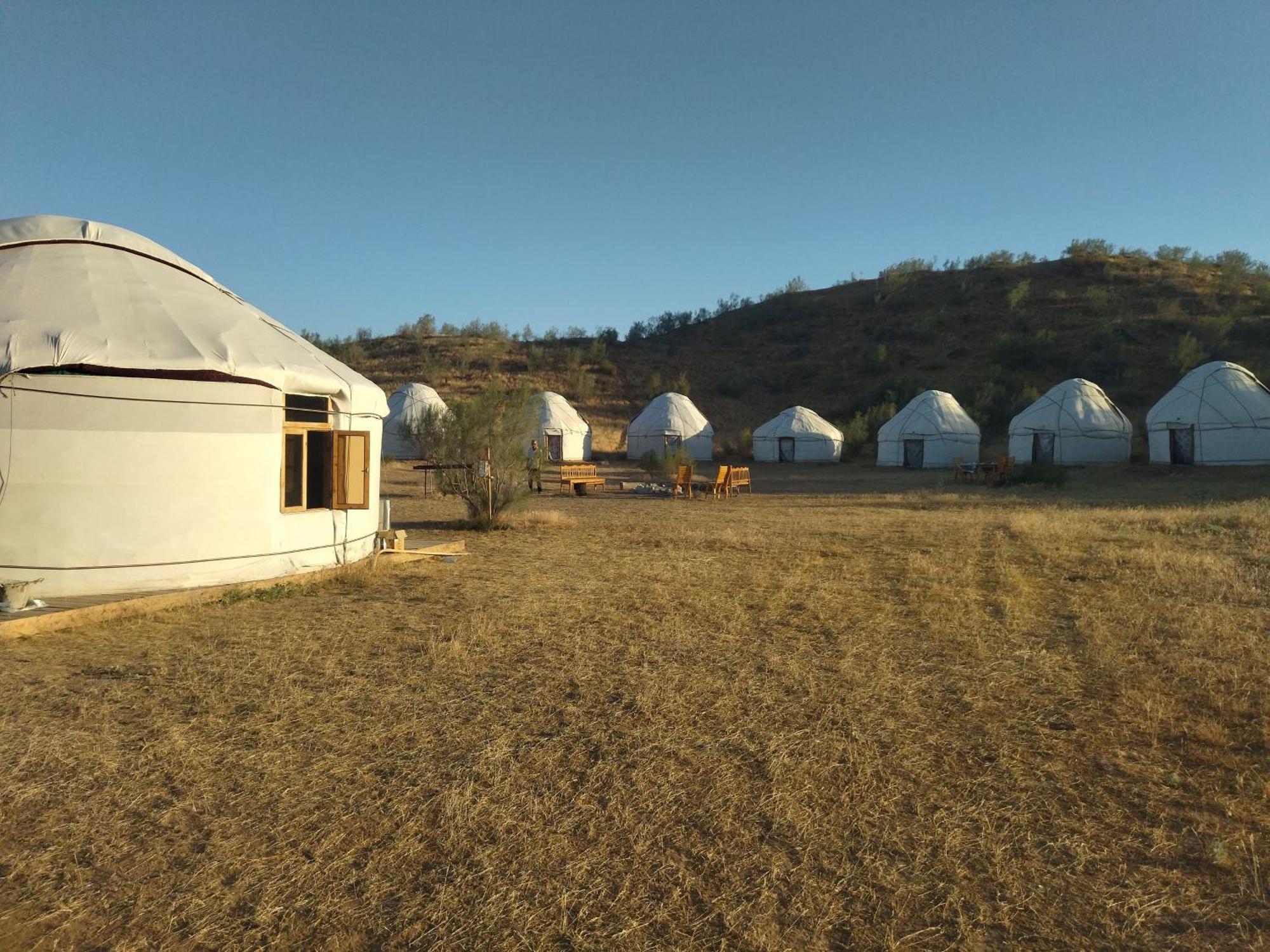 Hotel Authentic Uzbek Yurt Camp Eco-Friendly à Nurota Extérieur photo